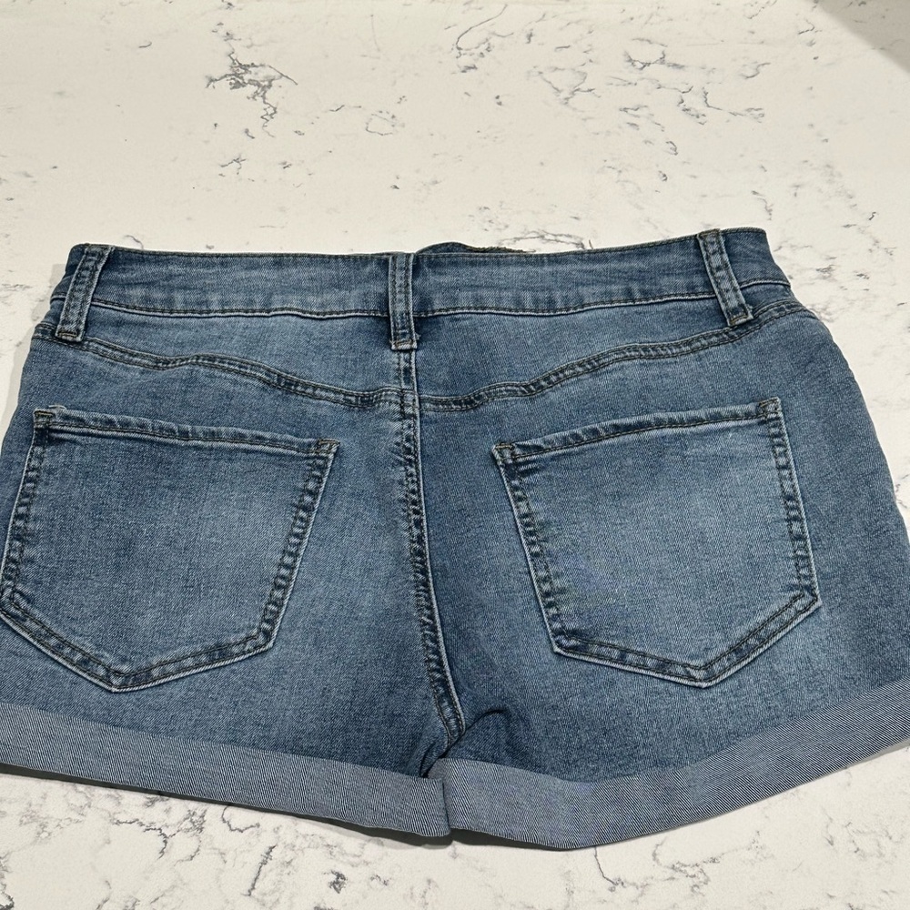 Curvy Mom Short - Picture 4 of 4